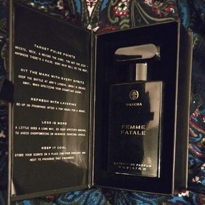 Oakcha Femme Fatale